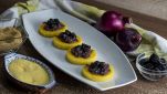 Crostini di polenta con cipolle caramellate