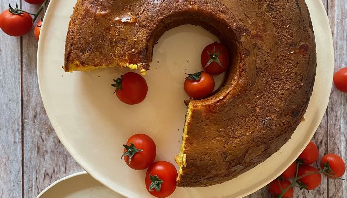 Ciambellone salato con Pomodorini e Scamorza