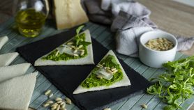 Tartine con pesto di rucola