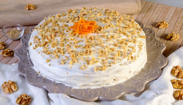 Torta di carote farcita