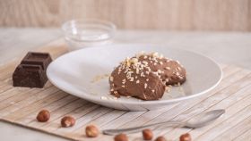 Quenelle al cocco e cioccolato