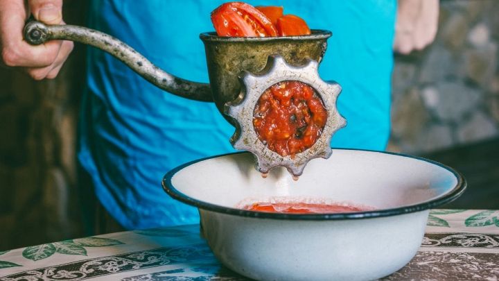 tutto l'occorrente per fare la salsa di pomodoro fresca