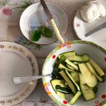 Impiattamento della caprese di zucchine