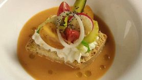 Panzanella liquida con crostino di ricotta al bergamotto