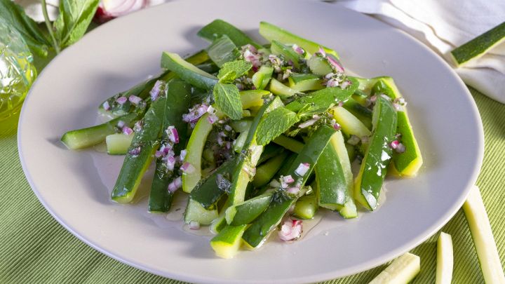 Zucchine e menta in vinaigrette