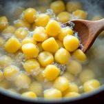 Gnocchi che affiorano a galla durante la cottura.