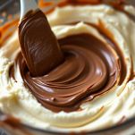 Crema pronta e biscotti farciti.
