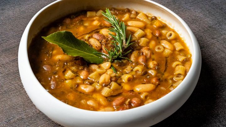 minestra di pasta con legumi