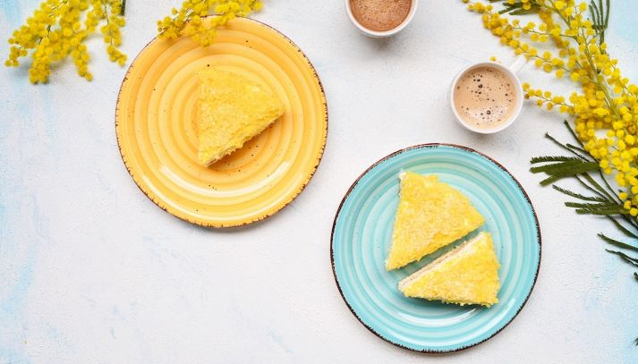 La torta mimosa è un grande classico, scopriamone alcune varianti per renderla ancora più gustosa