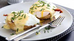 Uova alla Benedict Eggs Benedict storia ricetta varianti