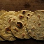 piano di lavoro con pane carasau