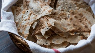 Cesto con pane guttiau