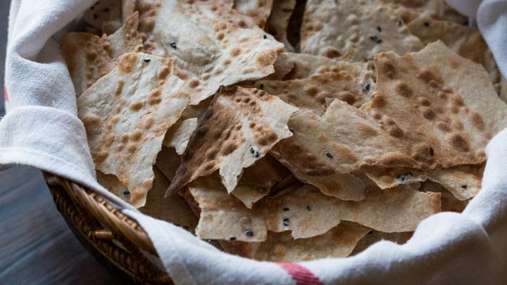 Cesto con pane guttiau