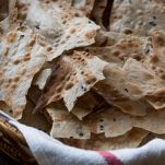 Cesto con pane guttiau