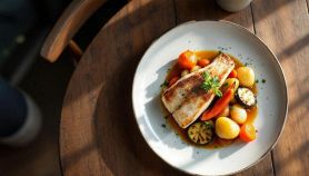 Filetto di rombo con verdure nel piatto