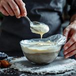 Crema al latte in ciotola