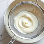 Crema al latte setacciata