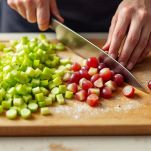 Preparazione del sedano e dell’uva