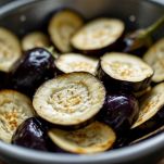 La preparazione delle melanzane