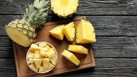 tagliare ananas