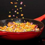 Aggiungete le verdure tritate e soffriggete per circa 5 minuti