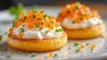 Blinis pronti con panna acida e uova di lompo