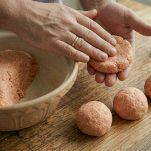 preparazione hamburger di salmone