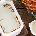 L’ultimo strato deve essere abbondantemente ricoperto di besciamella