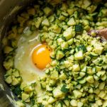 L'unione delle zucchine al composto