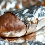 Patate dolci avvolte nell'alluminio