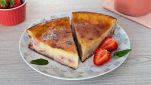 Fette di torta cremosa alle fragole