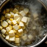 L'aggiunta dei finocchi al soffritto