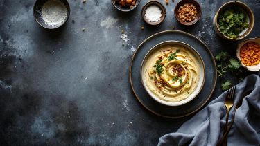 Crema chiara e liscia servita in ciotola