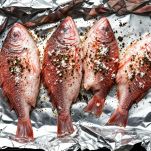 Triglie pronte per essere chiuse nei cartocci.