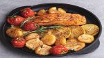 Salmone al forno con patate al timo
