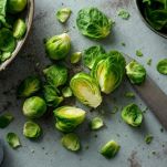 Pulizia dei cavolini di Bruxelles