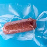 Per il cotechino precotto, immergete la confezione sigillata