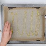 Spennellate d'olio una teglia