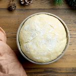 unite i restanti 375 grammi di farina