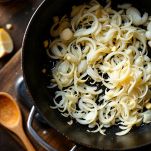 La preparazione delle cipolle