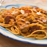 pasta con mandorle e salsiccia