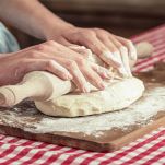 Pasta su spianatoia infarinata