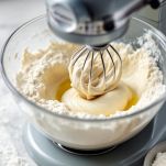 lavorazione impasto pizza fritta