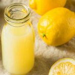 potete aggiungere 1 cucchiaino di succo di limone alla glassa