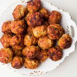 Quando l'olio è caldo, friggete le polpettine