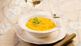 Risotto allo zafferano: la ricetta tradizionale e cremosa
