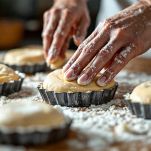 Stampini di babà pronti per la seconda lievitazione.