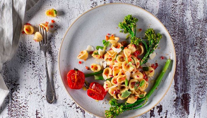 Orecchiette con broccoletti e pomodori