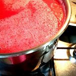 Unite il concentrato di pomodoro