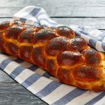 Challah, pane a treccia appena sfornato